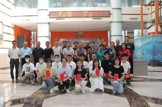 20210826潔晶集團(tuán)向職工子女發(fā)放高考勵(lì)志獎(jiǎng)學(xué)金3